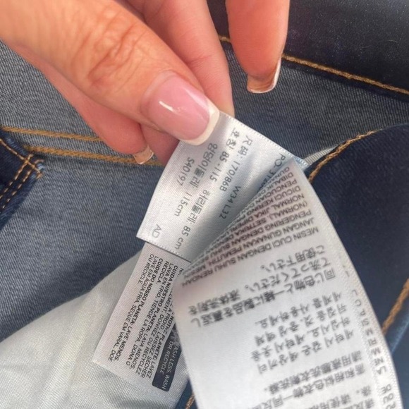 Woman's levi jeans - Picture 3 of 6